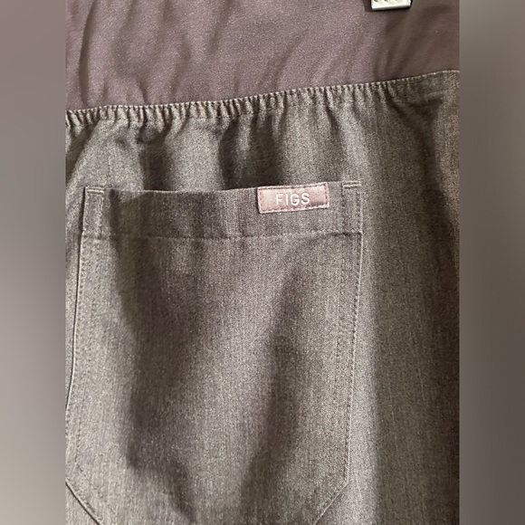 Figs scrubs bottoms, gray with blue drawstrings. Women’s XS Technical Collection - Picture 5 of 12